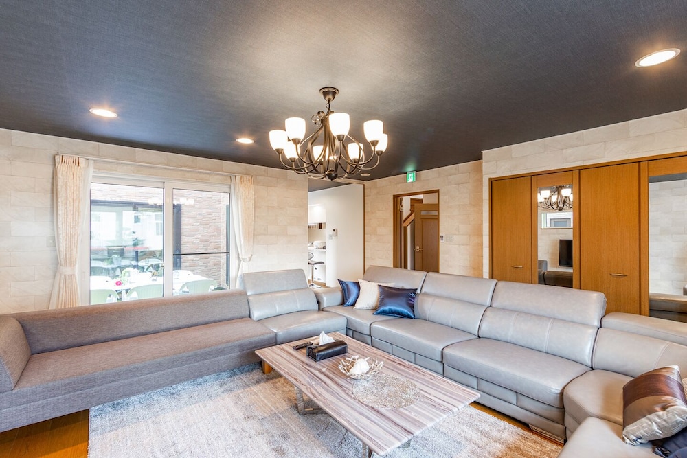 1棟貸し リビングルーム2 | The Worldwide House