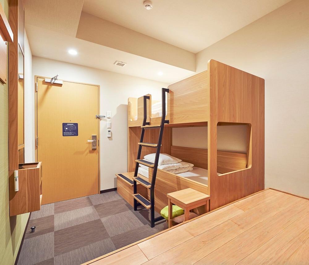 プライベート フォース<二段ベッド> 共用バスルーム 客室5 | THE POCKET HOTEL 京都烏丸五条