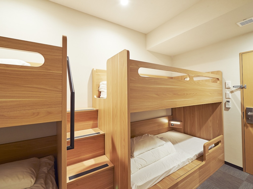 プライベート フォース<二段ベッド> 共用バスルーム 客室4 | THE POCKET HOTEL 京都烏丸五条