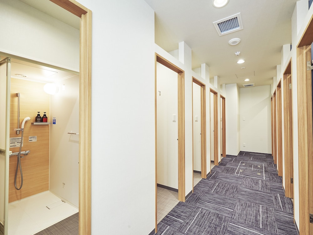 【女性限定】プライベート ツインルーム 共用バスルーム 共用バスルーム0 | THE POCKET HOTEL 京都烏丸五条
