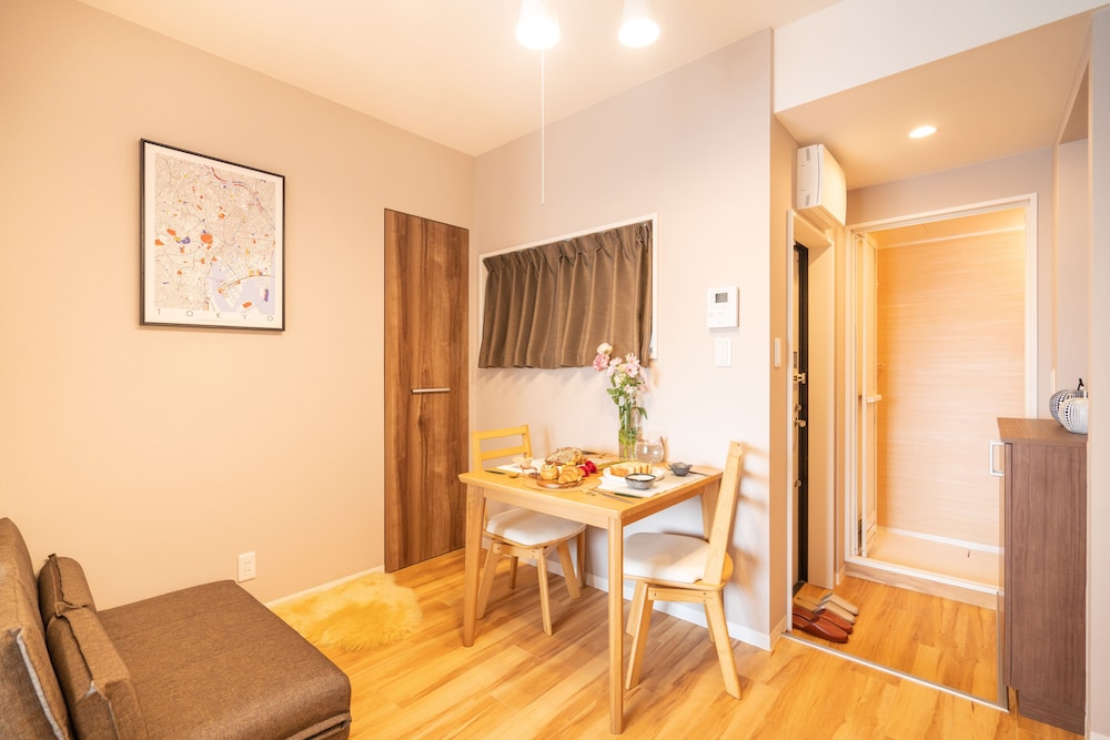 コンフォート アパートメント 1 ベッドルーム (401) 客室内のダイニングエリア0 | ZAITO Tokyo Asakusa Economy Inn