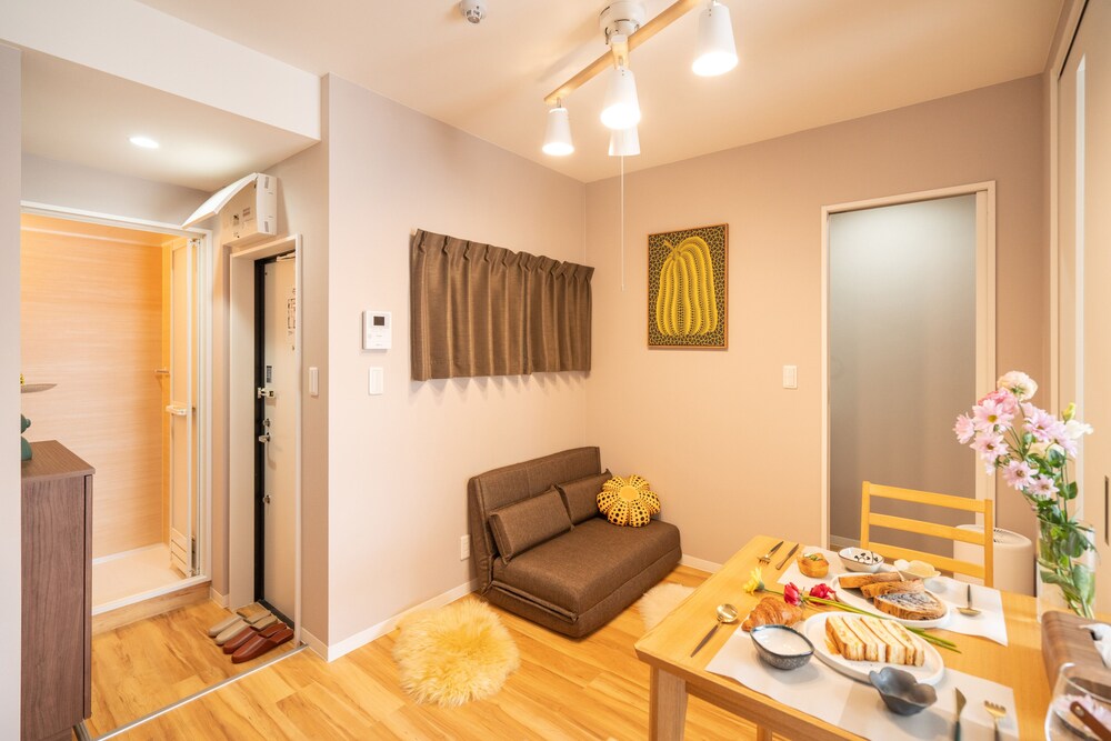 コンフォート アパートメント 1 ベッドルーム (402) リビングルーム0 | ZAITO Tokyo Asakusa Economy Inn