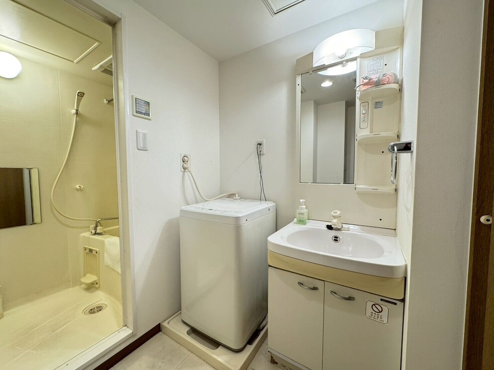 スタンダード トリプルルーム シングルベッド 3 台 禁煙 バスルーム1 | さくらサンズホテル