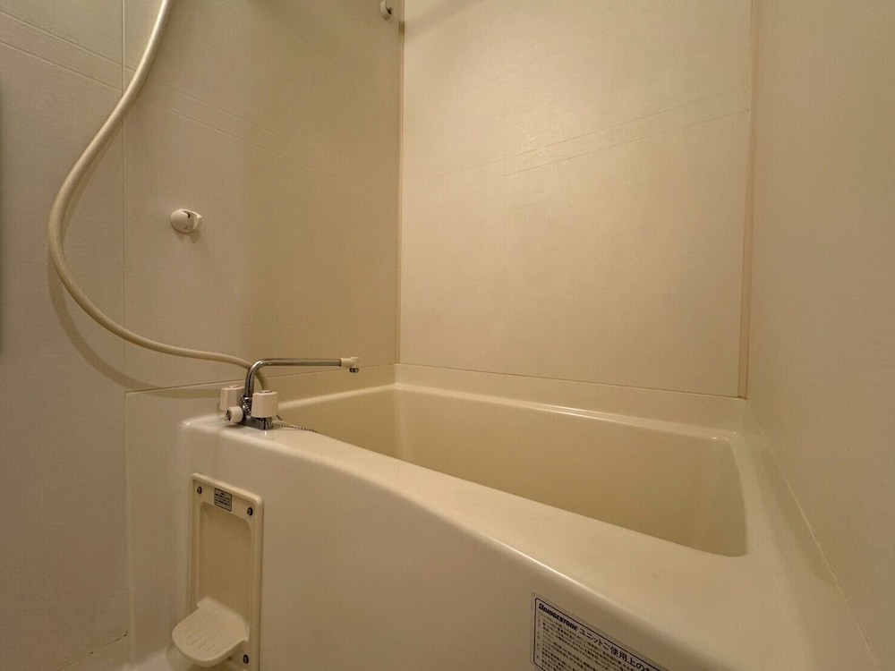 スタンダード トリプルルーム シングルベッド 3 台 禁煙 バスルーム3 | さくらサンズホテル