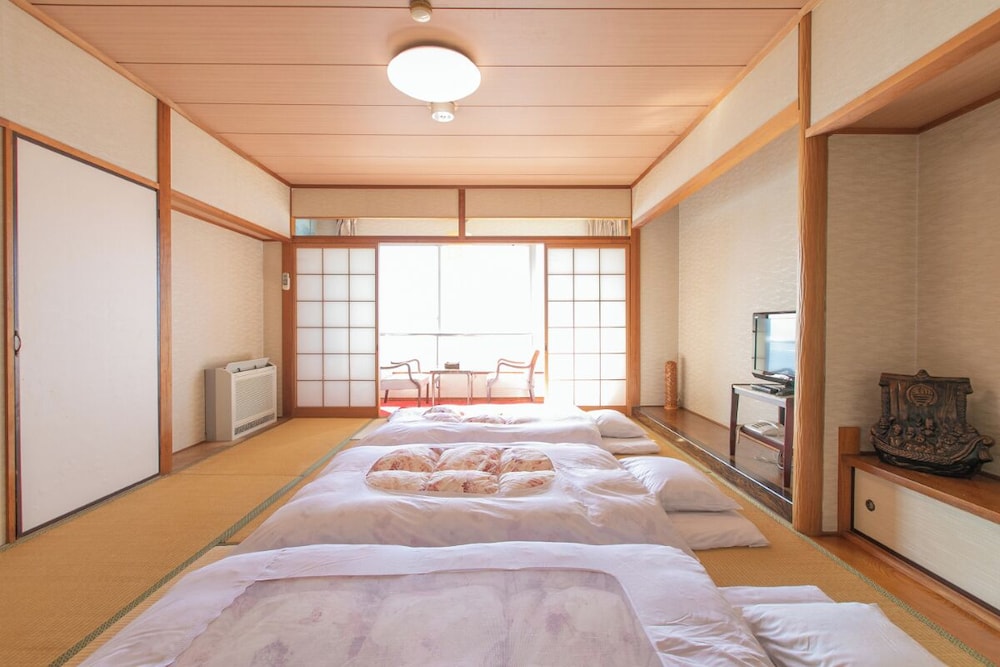 和室３人部屋 共用バスルーム 禁煙 客室5 | Tabist 瀬戸内の宿 竹原シーサイド