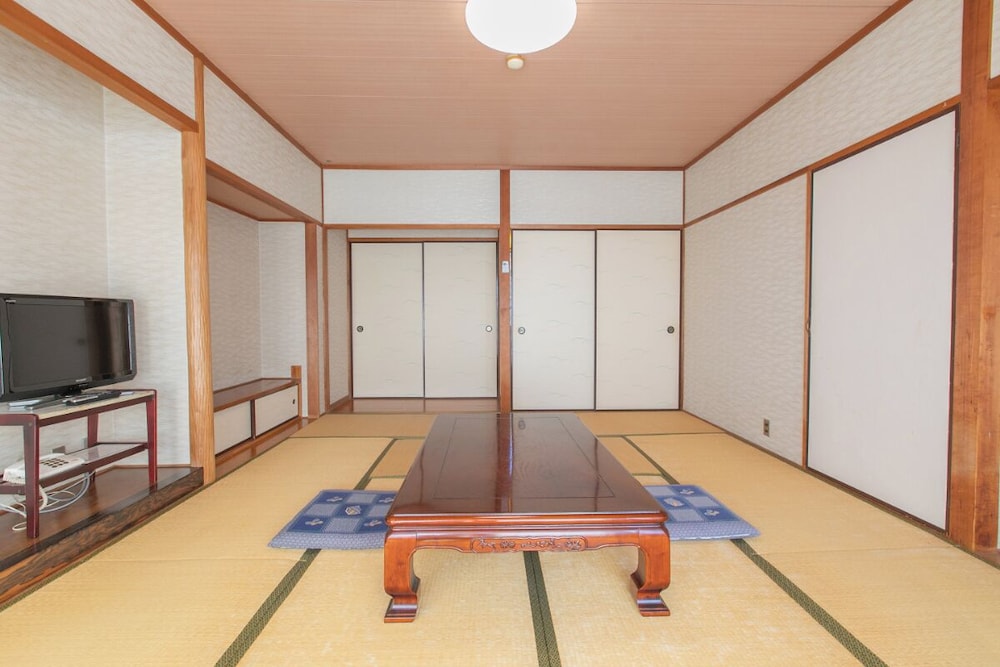 和室３人部屋 共用バスルーム 禁煙 客室12 | Tabist 瀬戸内の宿 竹原シーサイド