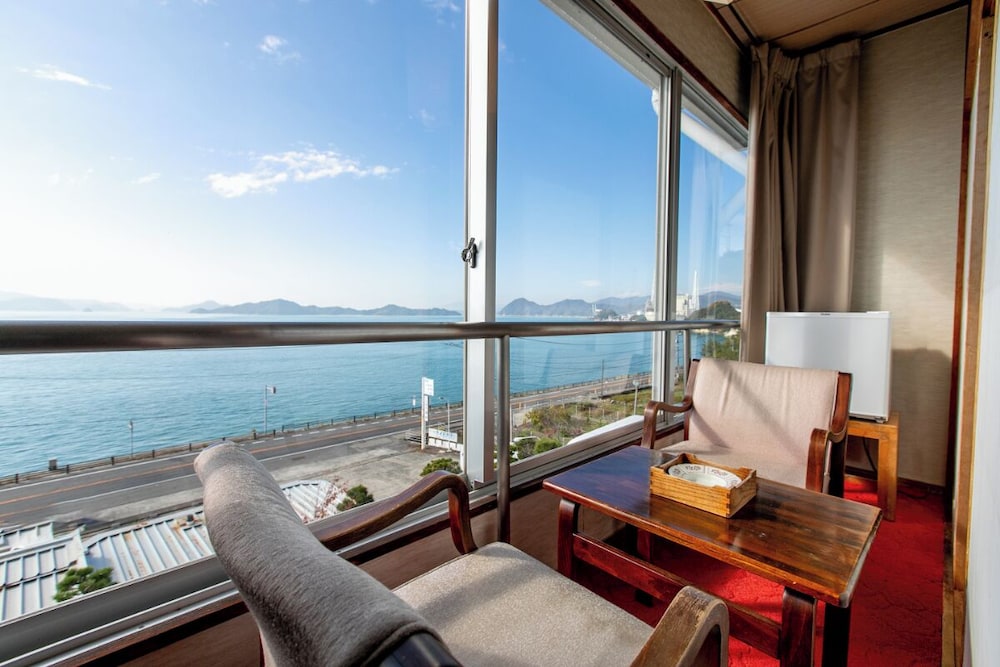 和室３人部屋 共用バスルーム 禁煙 | Tabist 瀬戸内の宿 竹原シーサイド