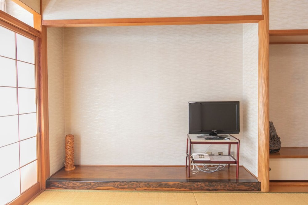 和室３人部屋 共用バスルーム 禁煙 客室15 | Tabist 瀬戸内の宿 竹原シーサイド