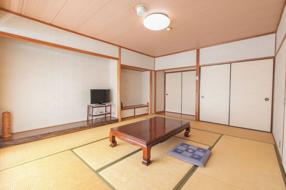 和室３人部屋 共用バスルーム 禁煙 客室6 | Tabist 瀬戸内の宿 竹原シーサイド