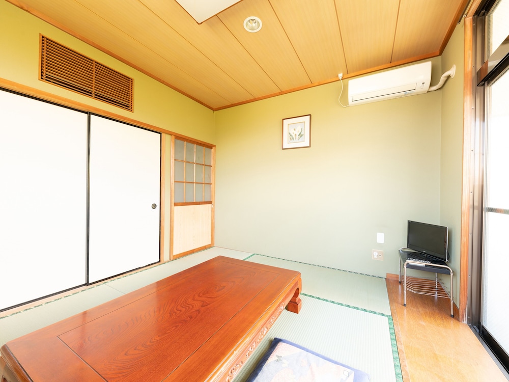 和室 共用バス 4人部屋 喫煙可 客室3 | Tabist わたなべ 千葉一宮