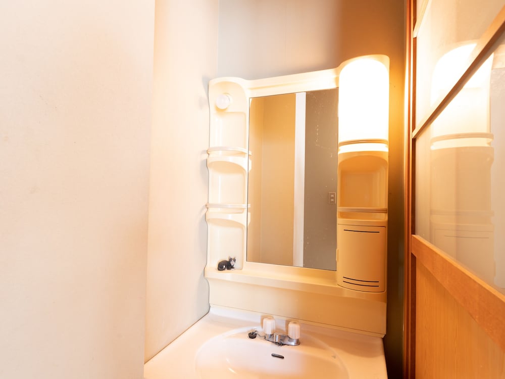 和室 共用バス10人部屋 禁煙 客室5 | Tabist わたなべ 千葉一宮