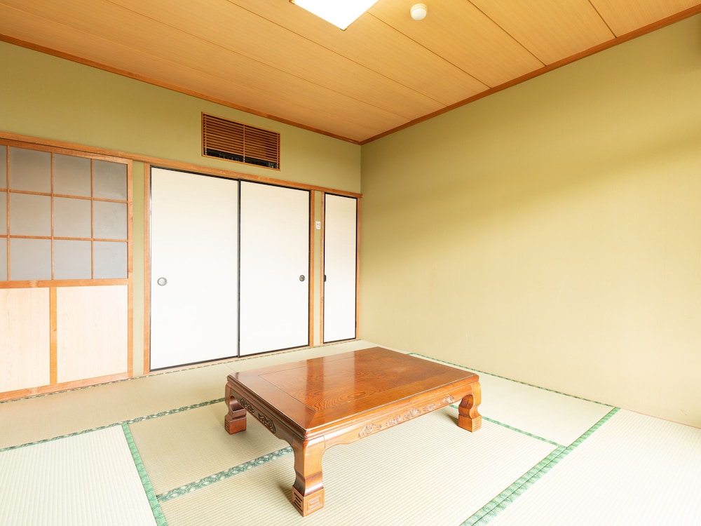 和室 共用バス 4人部屋 禁煙 客室1 | Tabist わたなべ 千葉一宮