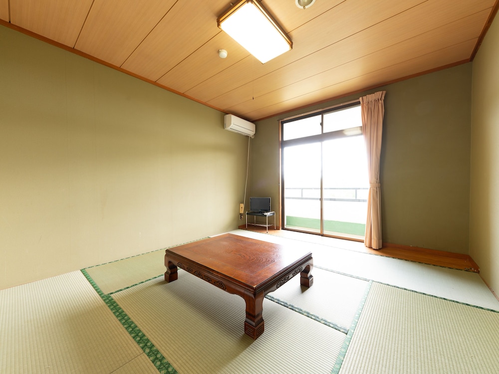 和室 共用バス 4人部屋 禁煙 | Tabist わたなべ 千葉一宮