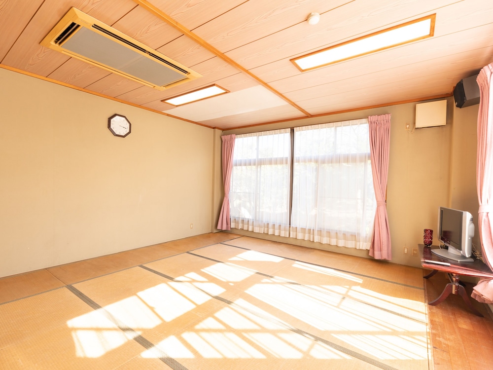 和室 共用バス10人部屋 禁煙 客室1 | Tabist わたなべ 千葉一宮