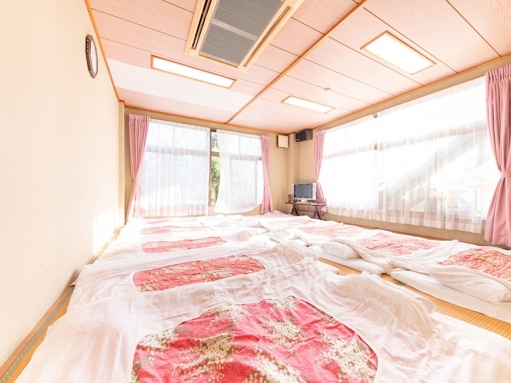 和室 共用バス10人部屋 禁煙 客室6 | Tabist わたなべ 千葉一宮