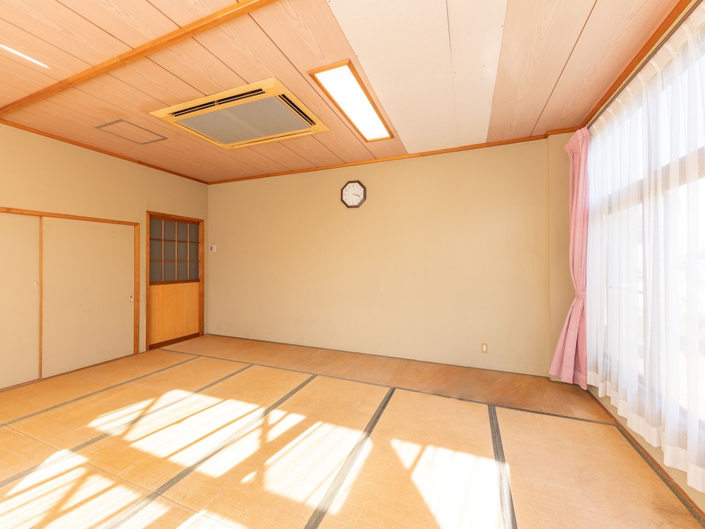 和室 共用バス10人部屋 禁煙 客室2 | Tabist わたなべ 千葉一宮