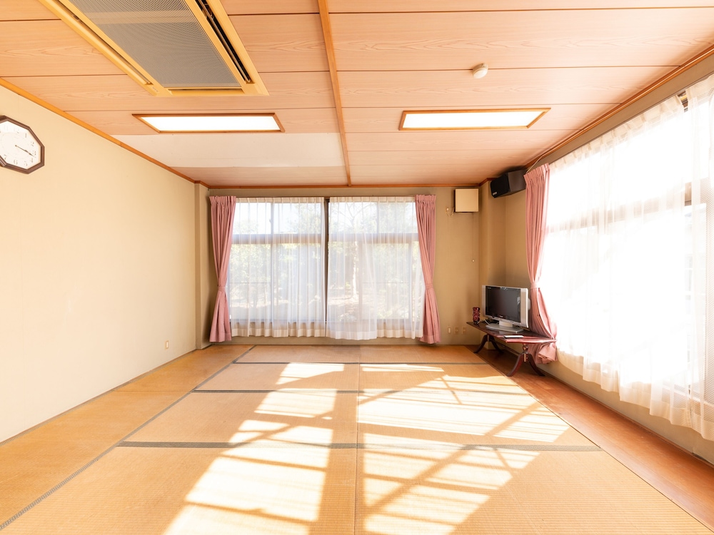 和室 共用バス10人部屋 禁煙 客室4 | Tabist わたなべ 千葉一宮