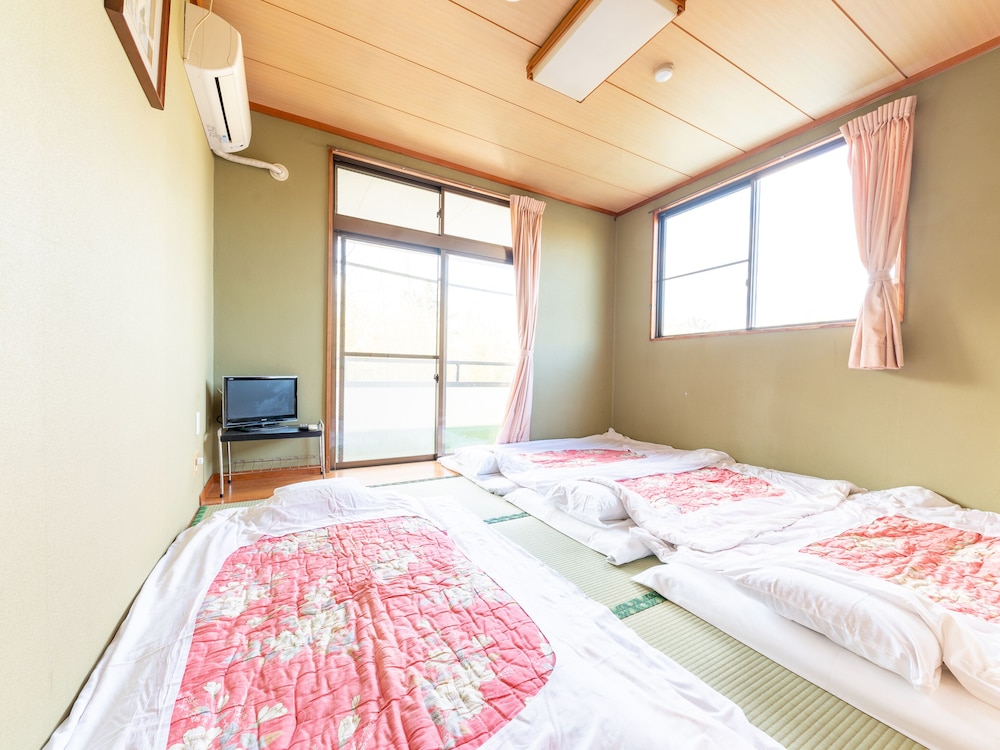 和室 共用バス 4人部屋 喫煙可 客室5 | Tabist わたなべ 千葉一宮