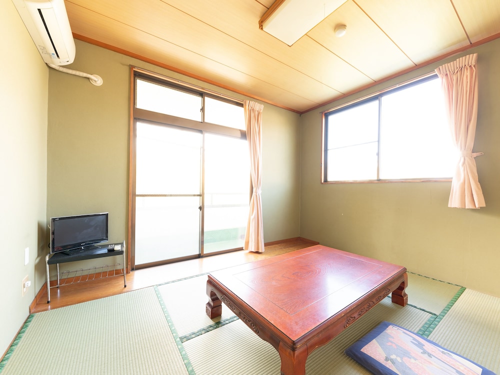 和室 共用バス 4人部屋 喫煙可 客室2 | Tabist わたなべ 千葉一宮