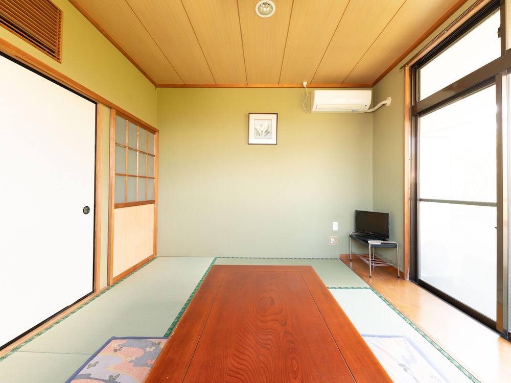 和室 共用バス 4人部屋 喫煙可 | Tabist わたなべ 千葉一宮