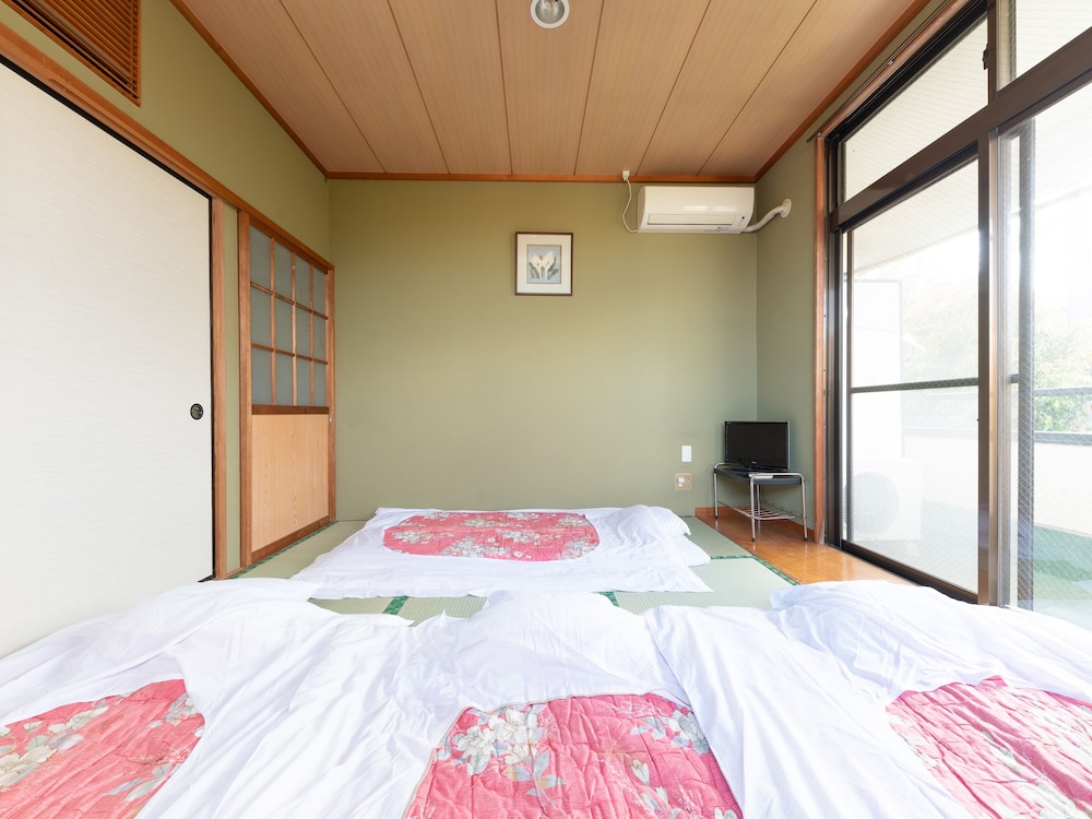 和室 共用バス 4人部屋 喫煙可 客室7 | Tabist わたなべ 千葉一宮