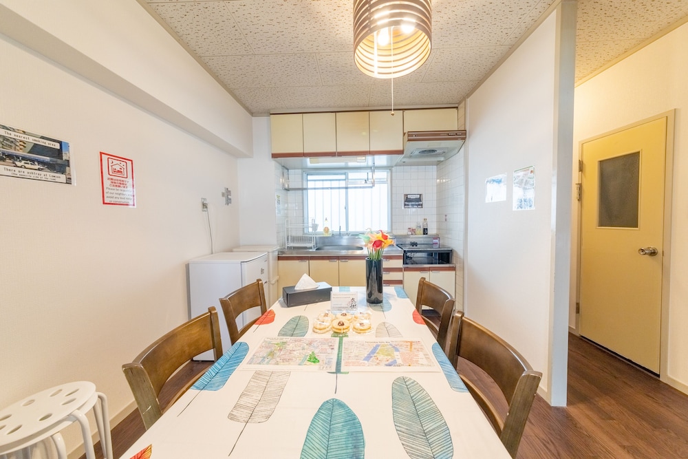 302号室 客室内のダイニングエリア0 | SUNDAY peace room Nakashima