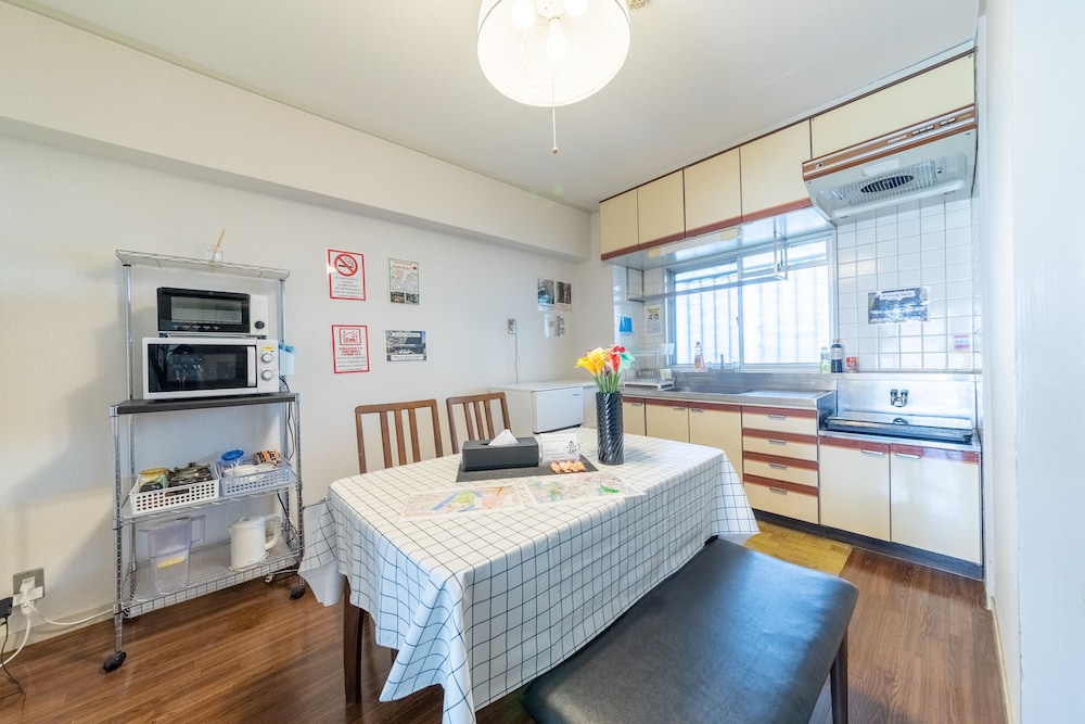 502号室 客室内のダイニングエリア1 | SUNDAY peace room Nakashima