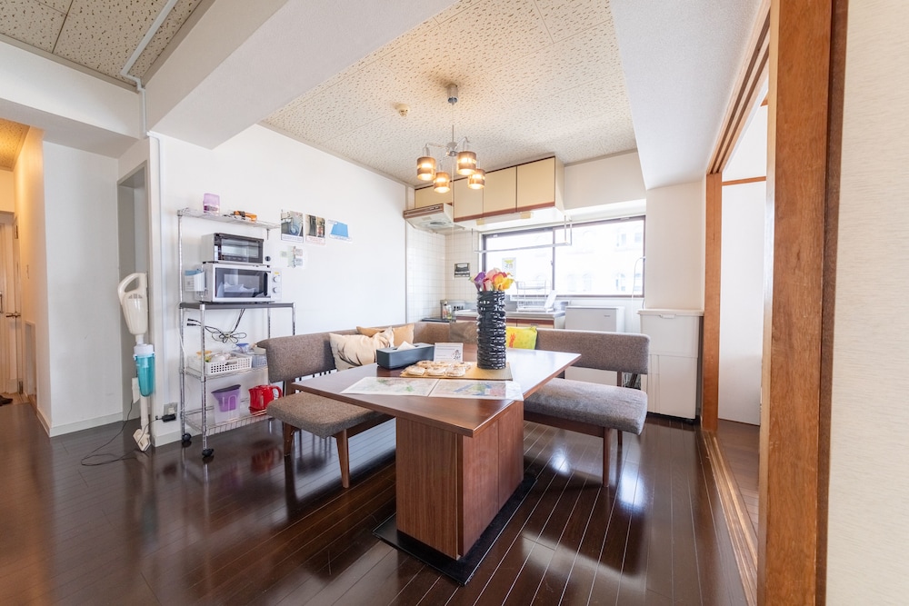 301号室 客室内のダイニングエリア0 | SUNDAY peace room Nakashima