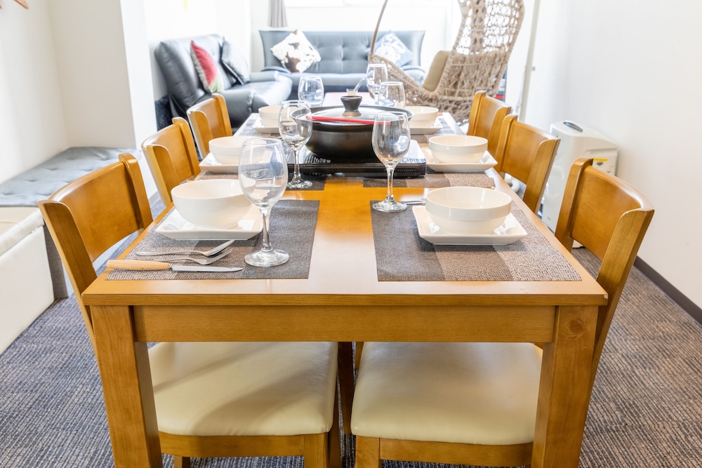 301号室 客室内のダイニングエリア3 | SUNDAY peace room 猿猴橋 #27