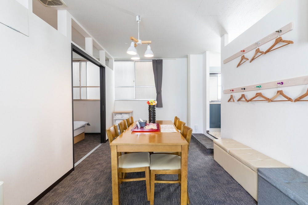 301号室 客室内のダイニングエリア0 | SUNDAY peace room 猿猴橋 #27