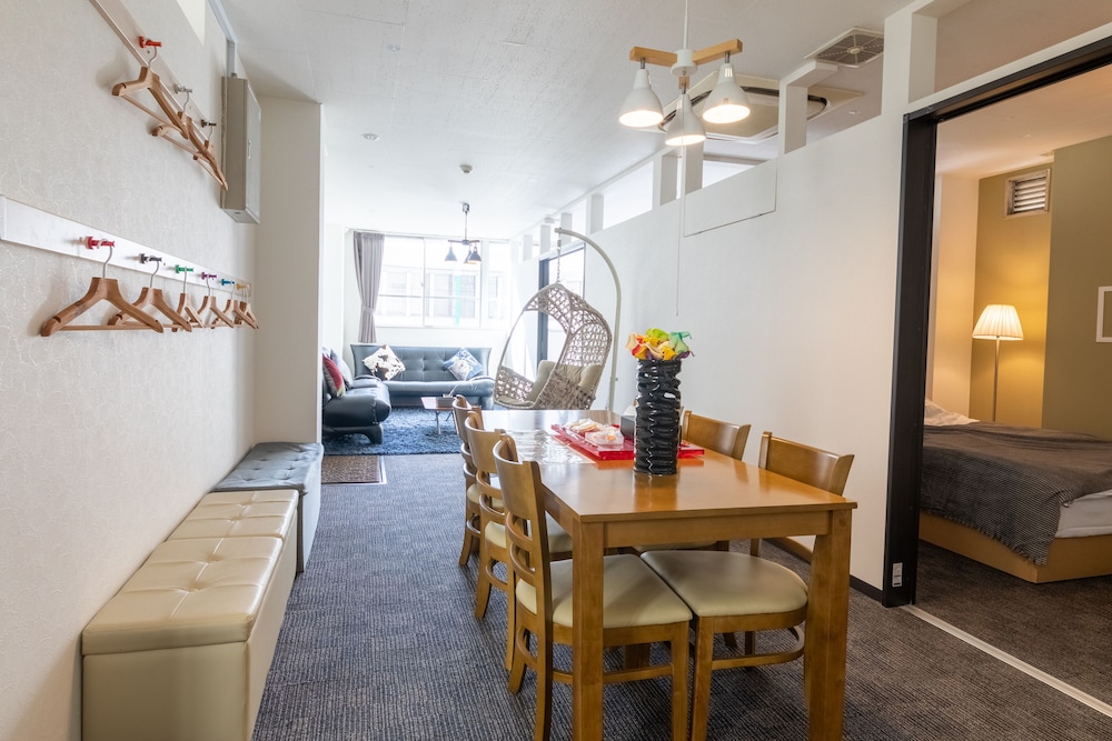 301号室 客室内のダイニングエリア1 | SUNDAY peace room 猿猴橋 #27
