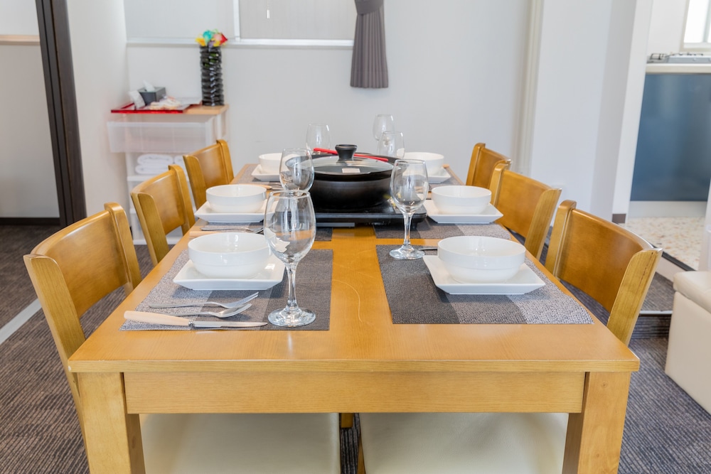 301号室 客室内のダイニングエリア2 | SUNDAY peace room 猿猴橋 #27