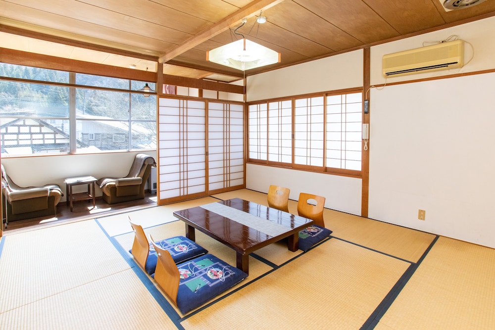 和室 4名様用 共用バスルーム 客室7 | Tabist 花ホテル 滝のや 会津柳津