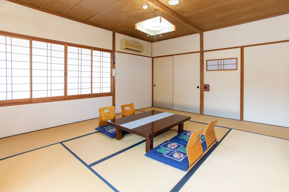 和室 4名様用 共用バスルーム 客室8 | Tabist 花ホテル 滝のや 会津柳津