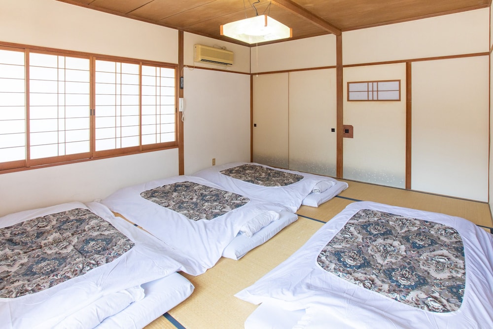 和室 4名様用 共用バスルーム 客室3 | Tabist 花ホテル 滝のや 会津柳津