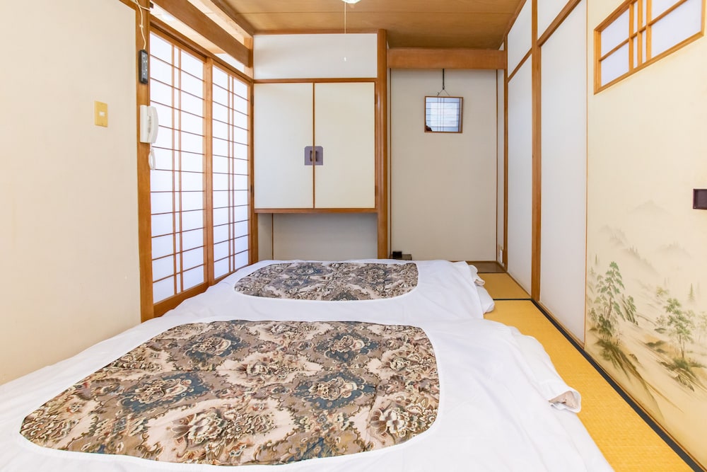和室 2名様用 共用バスルーム 客室4 | Tabist 花ホテル 滝のや 会津柳津