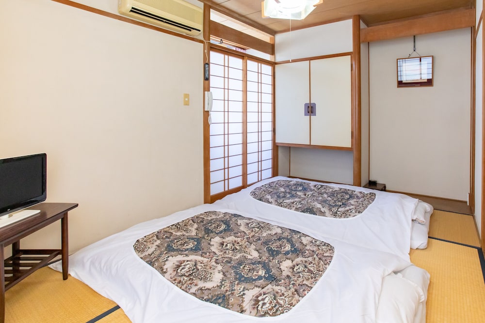 和室 2名様用 共用バスルーム 客室3 | Tabist 花ホテル 滝のや 会津柳津