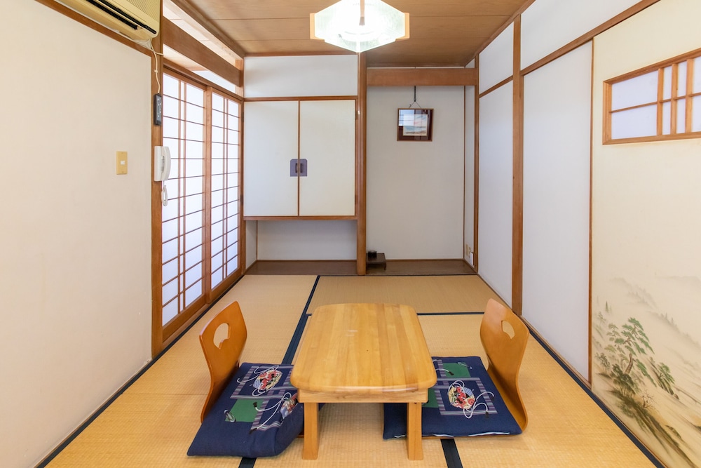 和室 2名様用 共用バスルーム 客室8 | Tabist 花ホテル 滝のや 会津柳津