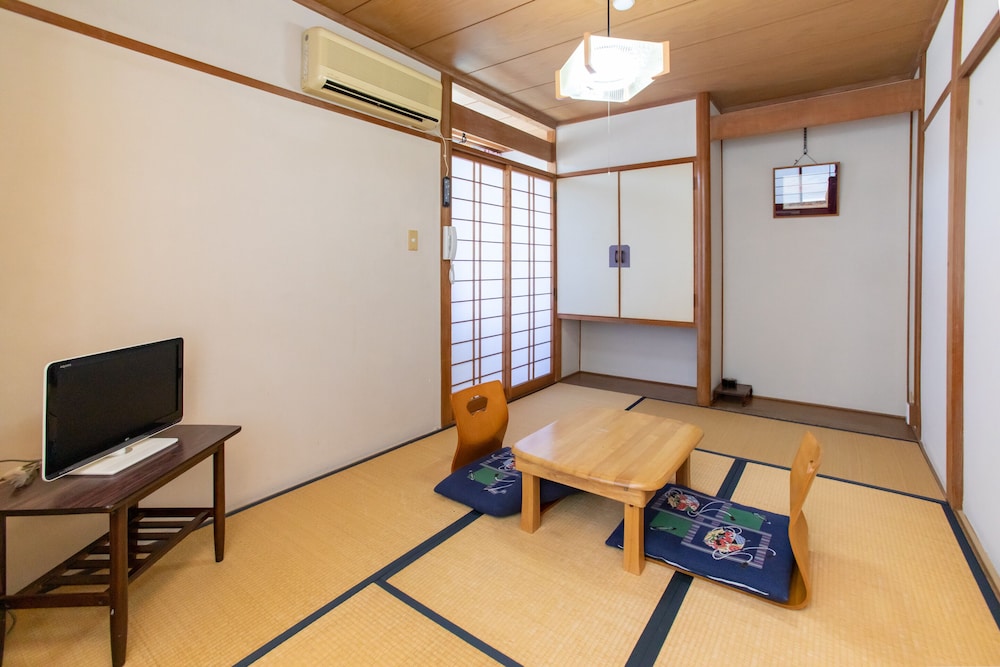 和室 2名様用 共用バスルーム 客室7 | Tabist 花ホテル 滝のや 会津柳津
