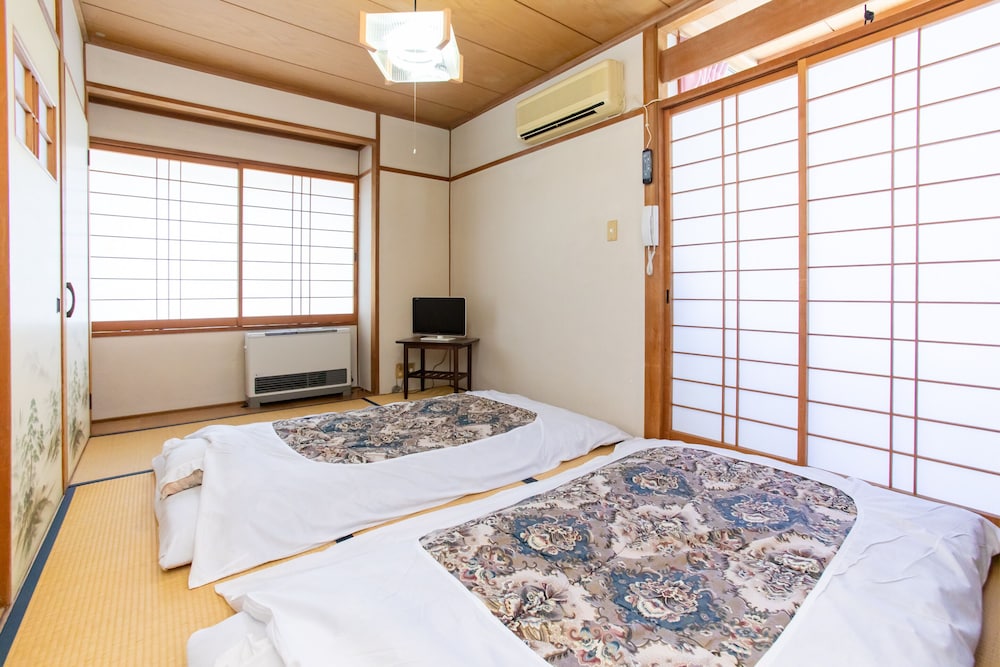 和室 2名様用 共用バスルーム 客室5 | Tabist 花ホテル 滝のや 会津柳津