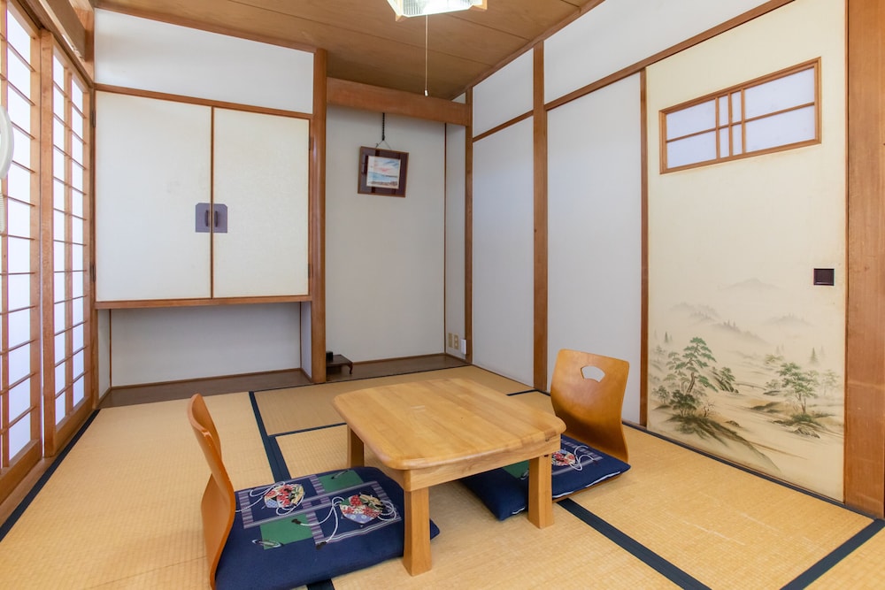 和室 2名様用 共用バスルーム 客室10 | Tabist 花ホテル 滝のや 会津柳津