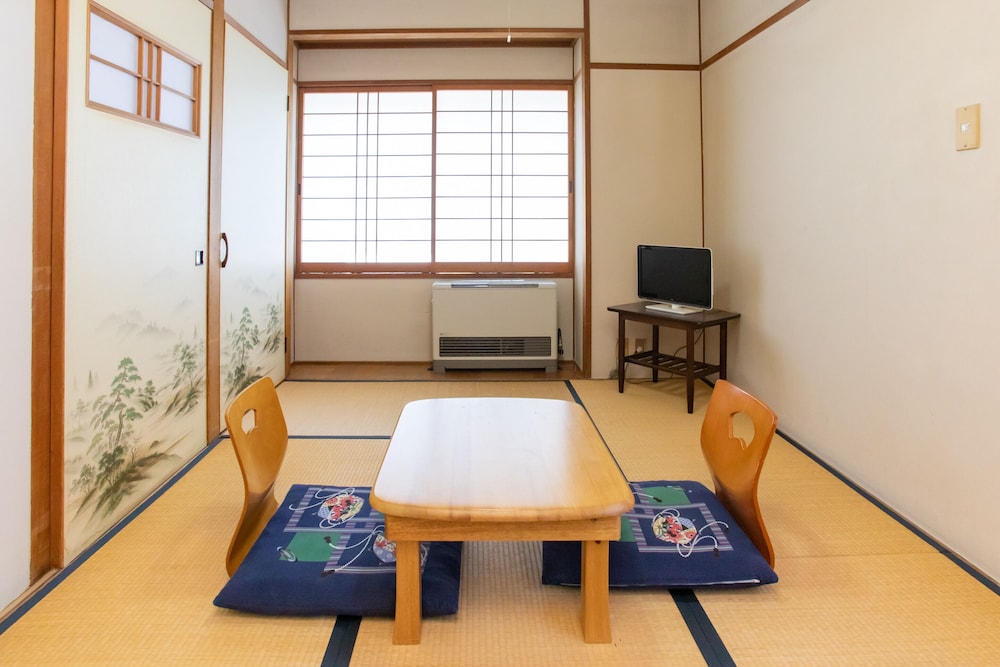 和室 2名様用 共用バスルーム 客室9 | Tabist 花ホテル 滝のや 会津柳津