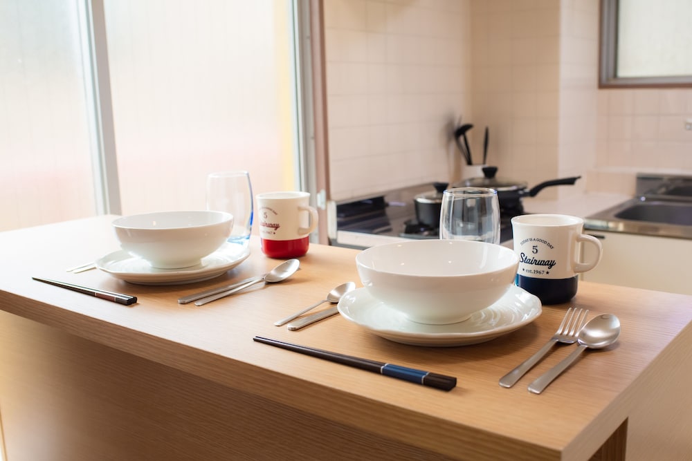 トラディショナル アパートメント 客室内のダイニングエリア0 | 代々木アパートメント 2-401