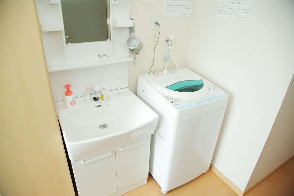 トリプルルーム 共用バスルーム (シングルベッドB) 共用バスルーム0 | I.ECOⅢguest house