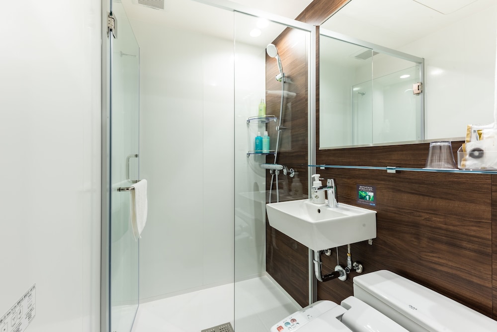 セミダブルルーム シャワーブース付き 禁煙 バスルーム0 | ホテルかずさや