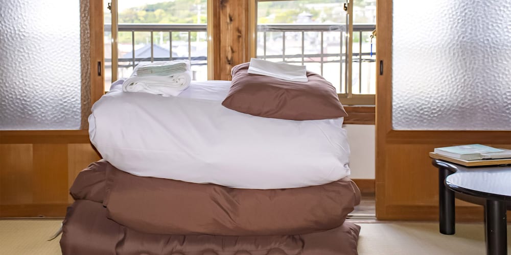 個室 和室6畳 (バストイレ共同) 禁煙 客室5 | ゲストカフェ 口熊野