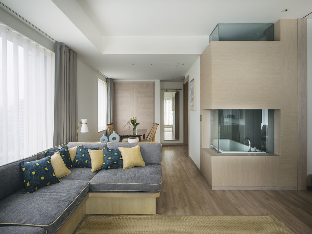 スイート キングベッド1台 禁煙 57㎡ | ゼンティス大阪