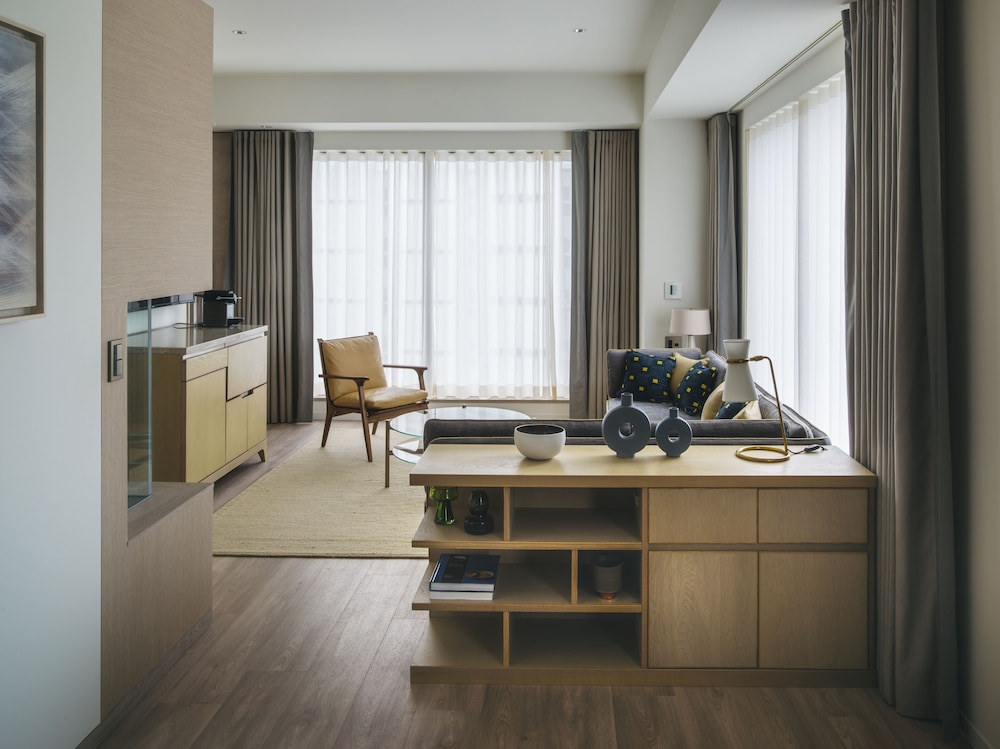 スイート キングベッド1台 禁煙 57㎡ 客室1 | ゼンティス大阪