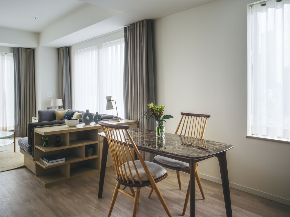 スイート キングベッド1台 禁煙 57㎡ 客室2 | ゼンティス大阪