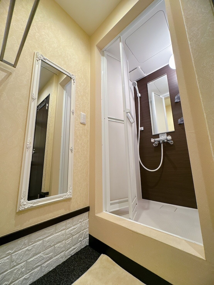 スタンダード ダブルルーム (201) バスルーム0 | HOMEE OSAKA